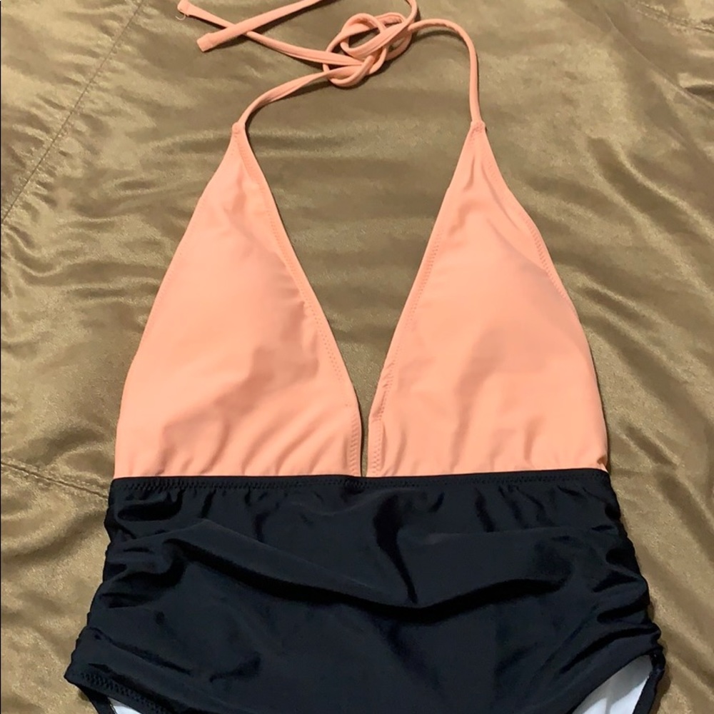 Women’s swimsuit - Picture 2 of 10